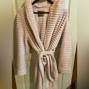 Denver Hayes plush rose textured robe